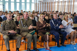 uroczystości rozpoczęcia roku z udziałem funkcjonariuszy BiOSG (fot. Policja oraz szkoły współpracujące z BiOSG) uroczystości rozpoczęcia roku z udziałem funkcjonariuszy BiOSG (fot. Policja oraz szkoły współpracujące z BiOSG)