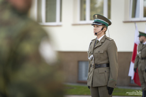 grupa nowych strażników granicznych uroczyście złożyła ślubowanie