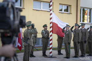 grupa nowych strażników granicznych uroczyście złożyła ślubowanie