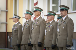 grupa nowych strażników granicznych uroczyście złożyła ślubowanie