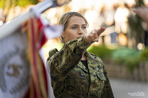 grupa nowych strażników granicznych uroczyście złożyła ślubowanie