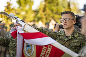 grupa nowych strażników granicznych uroczyście złożyła ślubowanie