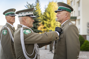 grupa nowych strażników granicznych uroczyście złożyła ślubowanie