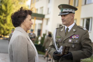 grupa nowych strażników granicznych uroczyście złożyła ślubowanie