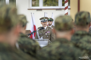 grupa nowych strażników granicznych uroczyście złożyła ślubowanie