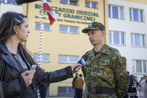 grupa nowych strażników granicznych uroczyście złożyła ślubowanie