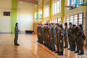 Zajęcia w szkole przeprowadzone przez funkcjonariuszkę BiOSG