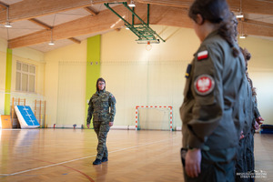 Zajęcia w szkole przeprowadzone przez funkcjonariuszkę BiOSG