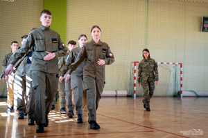 Zajęcia w szkole przeprowadzone przez funkcjonariuszkę BiOSG