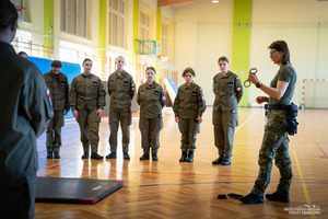 Zajęcia w szkole przeprowadzone przez funkcjonariuszkę BiOSG