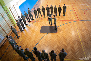 Zajęcia w szkole przeprowadzone przez funkcjonariuszkę BiOSG