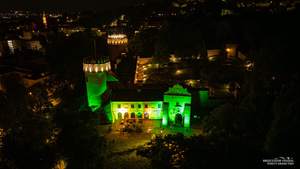 Iluminacje w kolorze zielonym z okazji Święta Straży Granicznej Zamek Kazimierzowski w Przemyślu