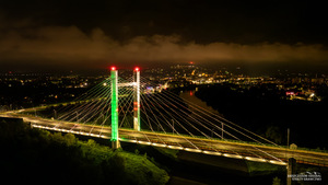 Iluminacje w kolorze zielonym z okazji Święta Straży Granicznej Most Brama Przemyska