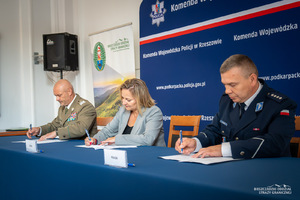 Bieszczadzki Oddział SG i Policja z Podkarpacia podpisały porozumienia ze szkołami średnimi